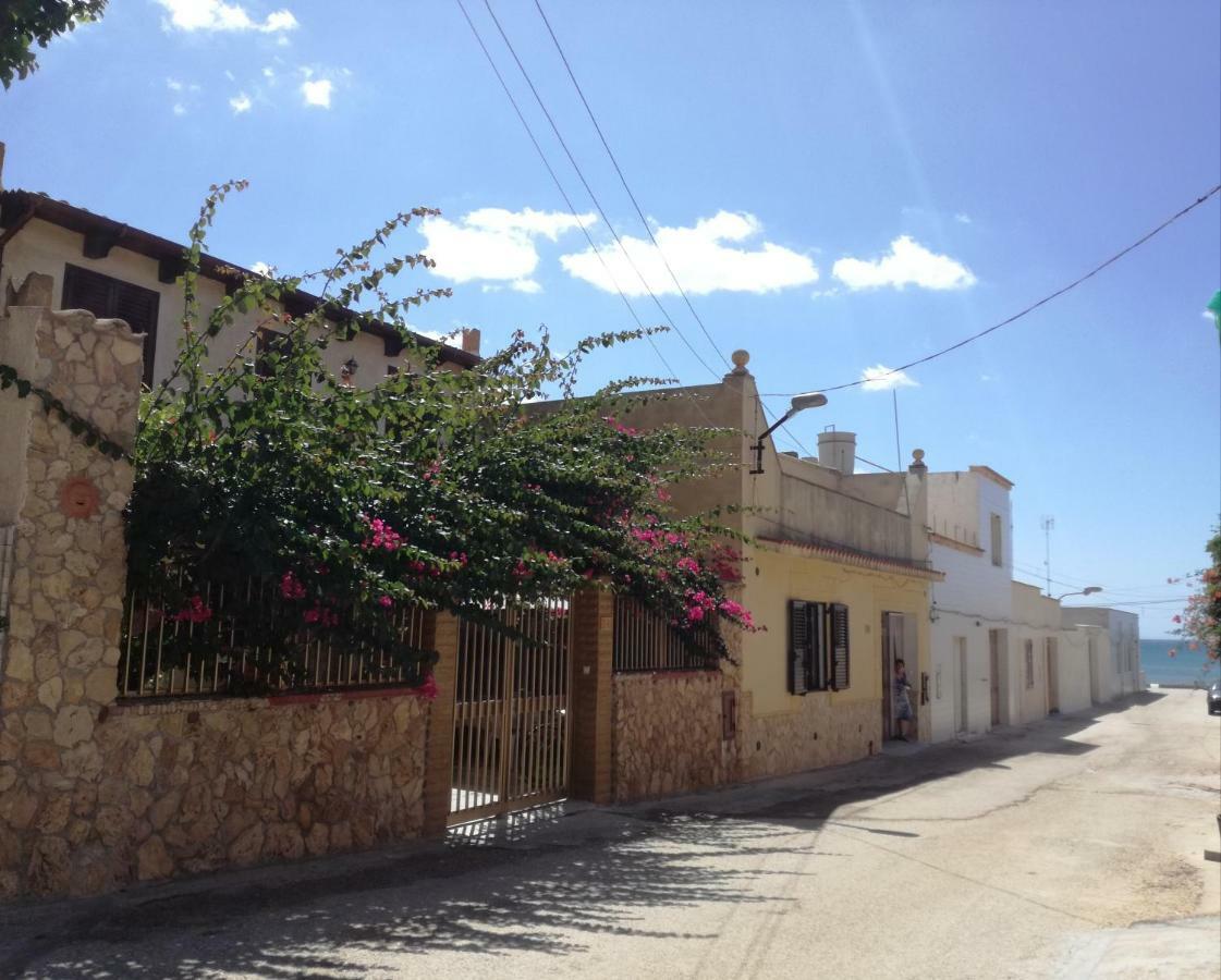 Casa Vacanze Mediterraneo Villa Tre Fontane Eksteriør bilde